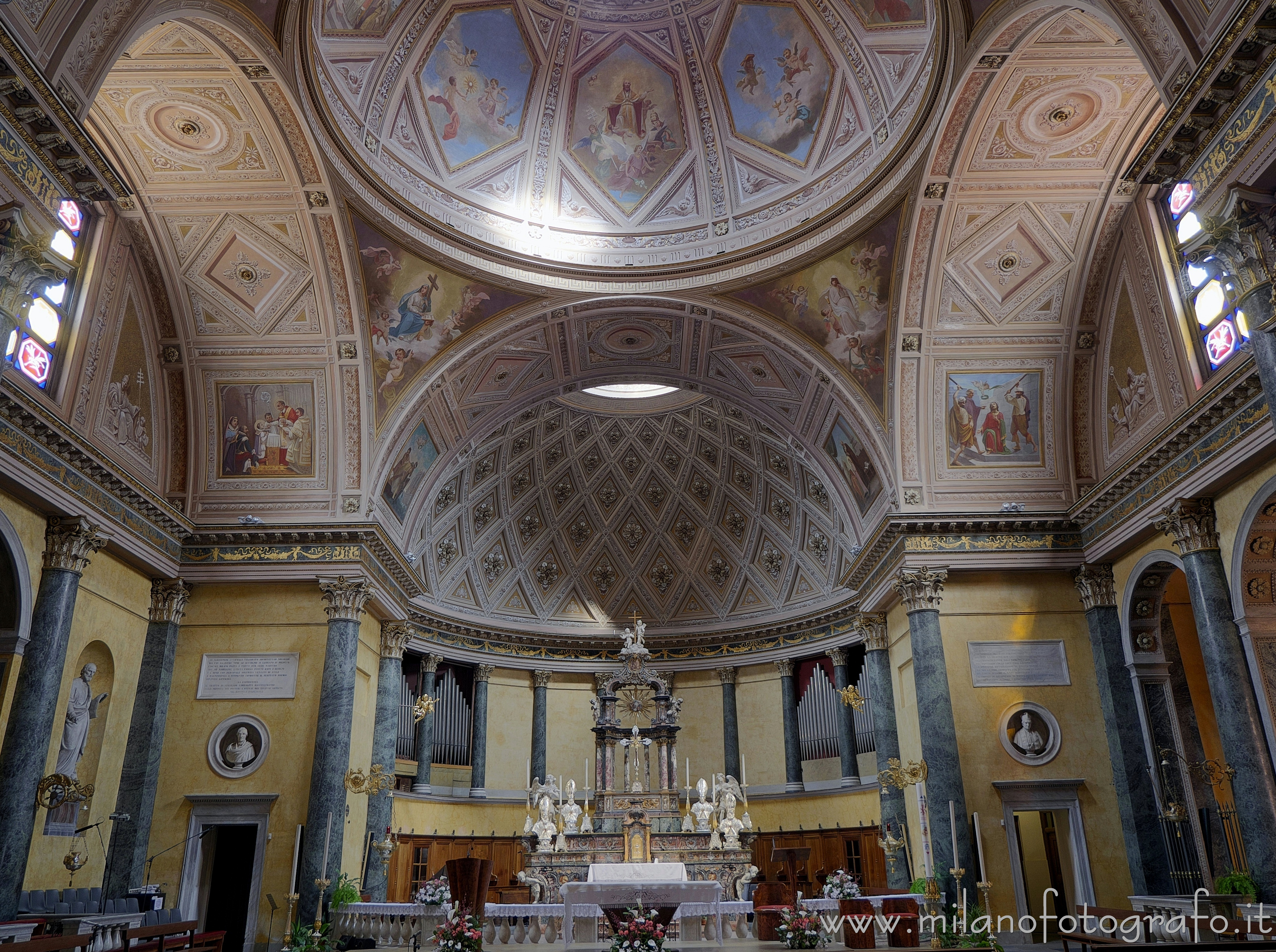 Bellinzago Novarese (Novara, Italy) - Transept of the Church of San Clemente